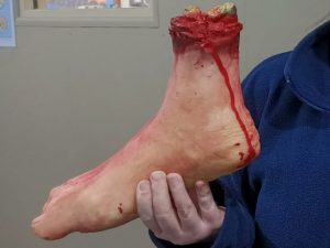 Pretend amputated foot