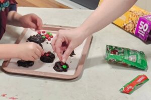 Decorating biscuits